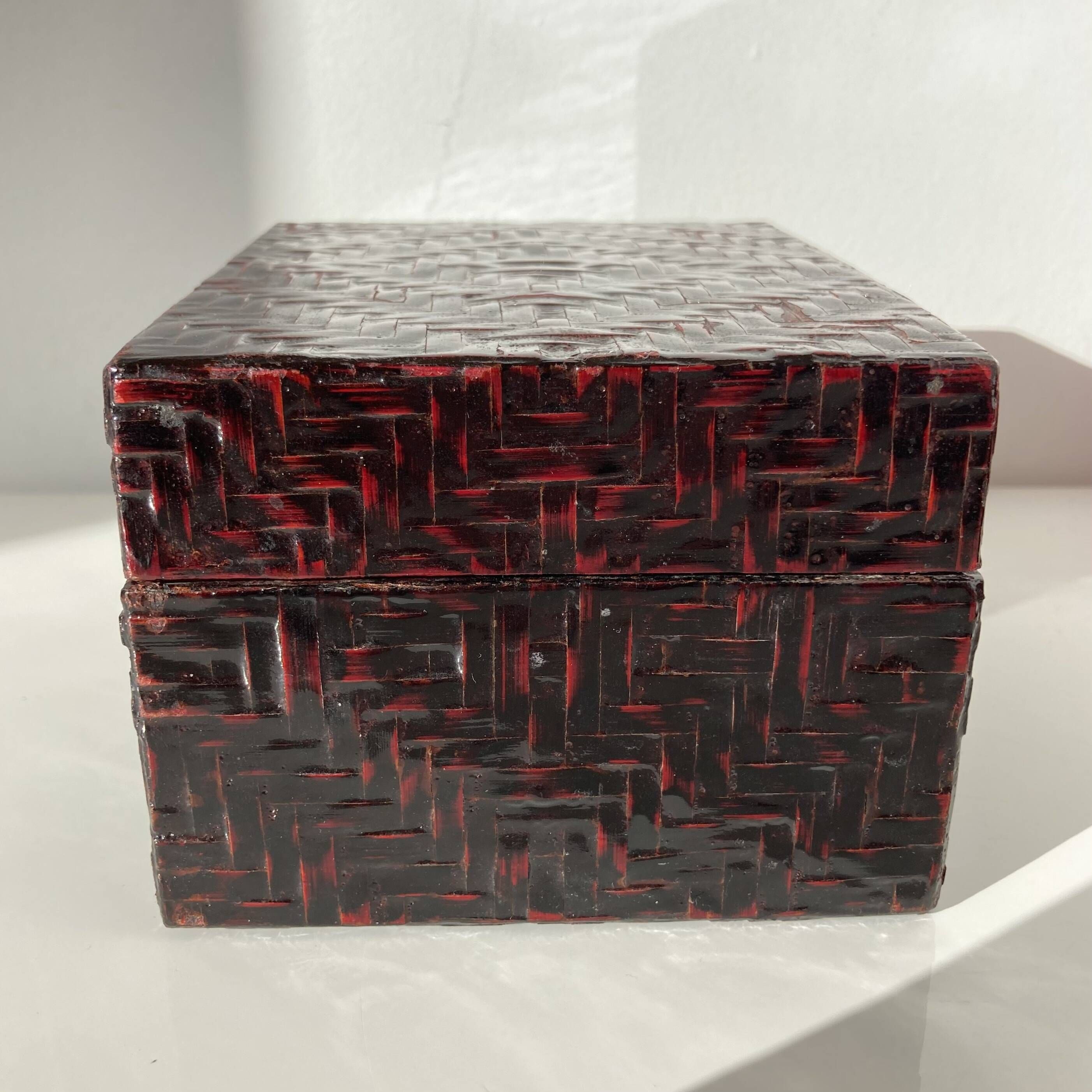 Vintage Chinese rectangular box in woven and lacquered bamboo
