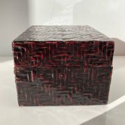 Boîte chinoise vintage de forme rectangulaire en bambou tressé et laqué