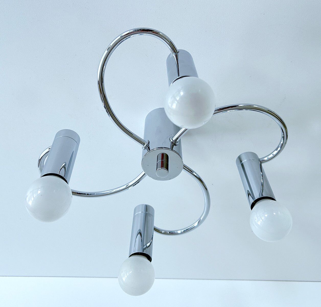 Lustre vintage de l'ère spatiale en chrome