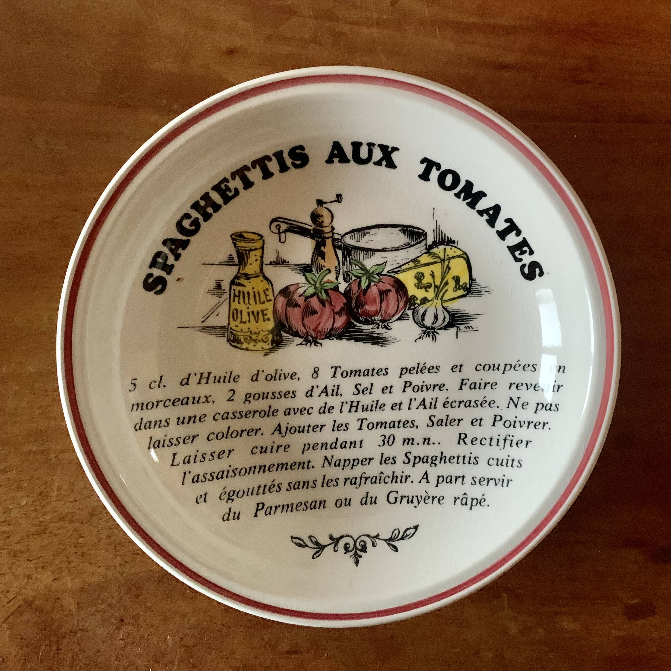 SIX vintage Gien spaghetti plates - Cordon Rouge Series