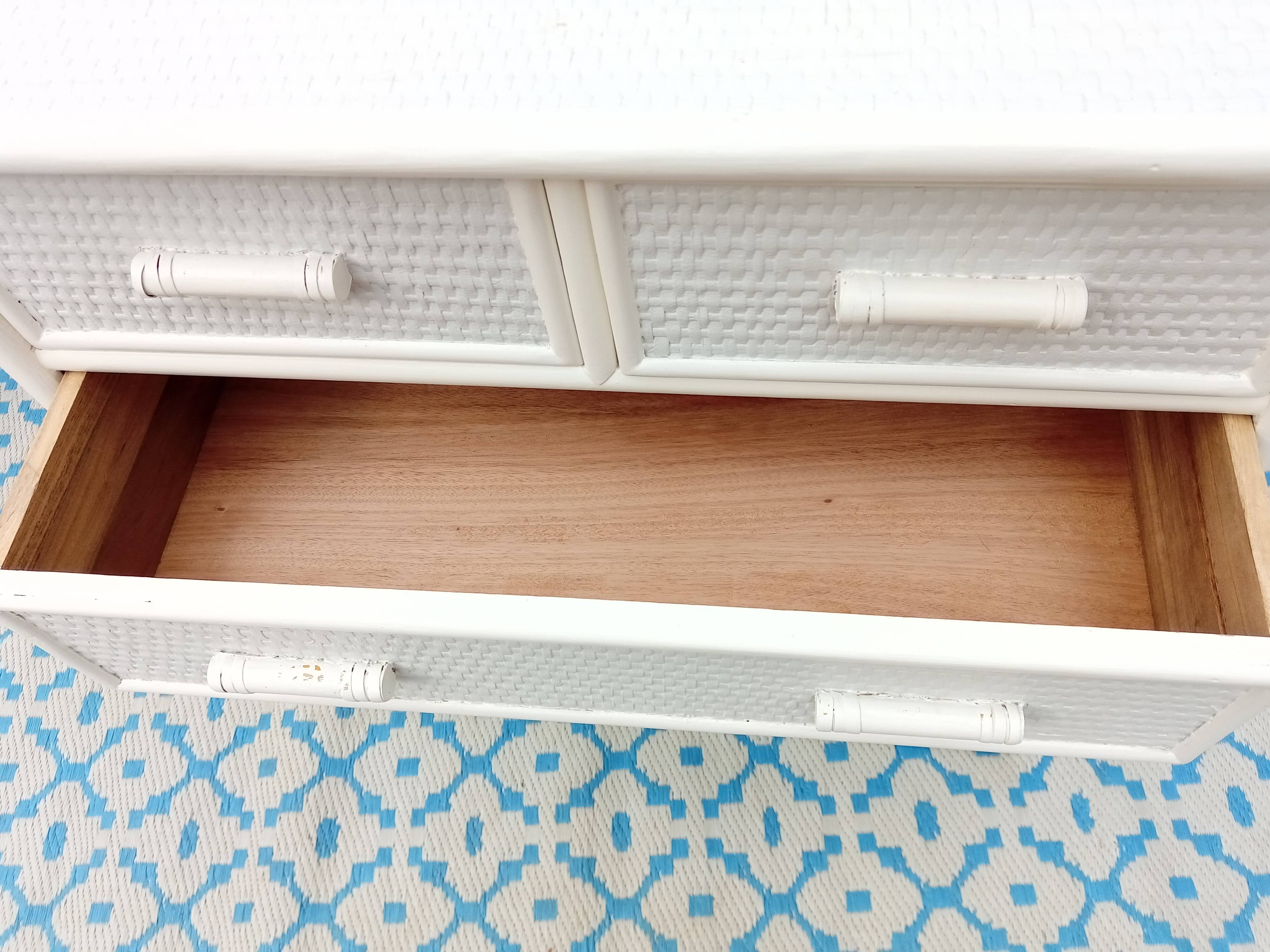 Commode blanche en rotin