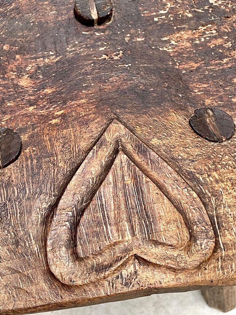 Tabouret art populaire brut