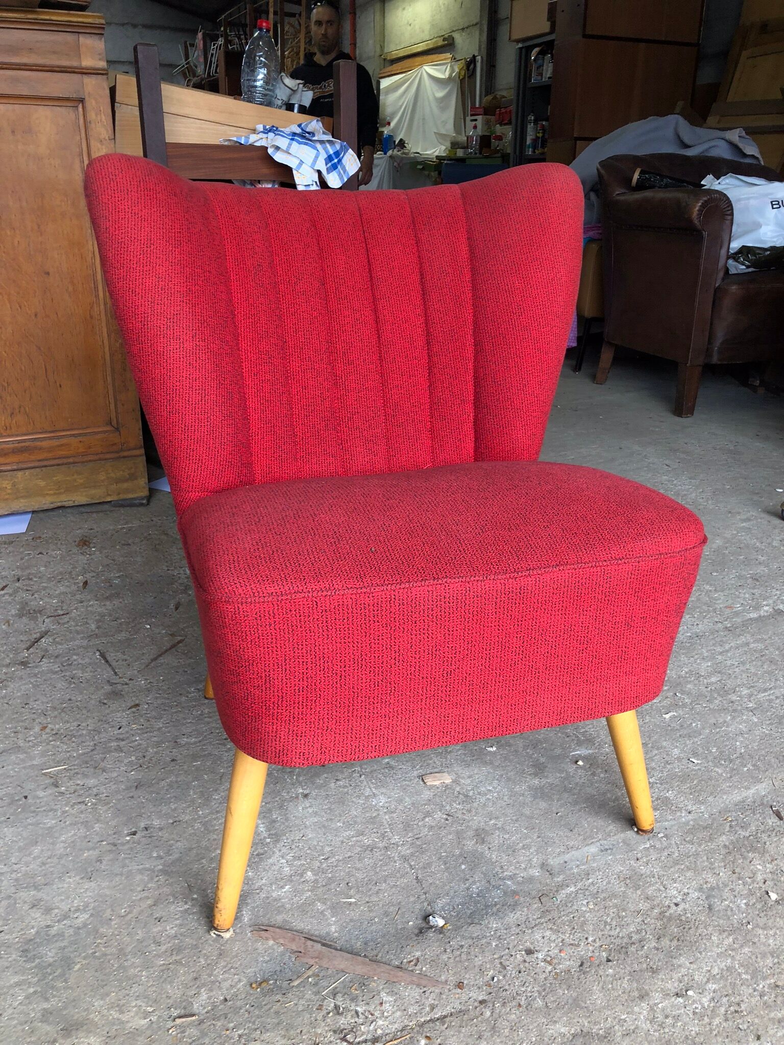 Vintage red cocktail armchair with compass feet