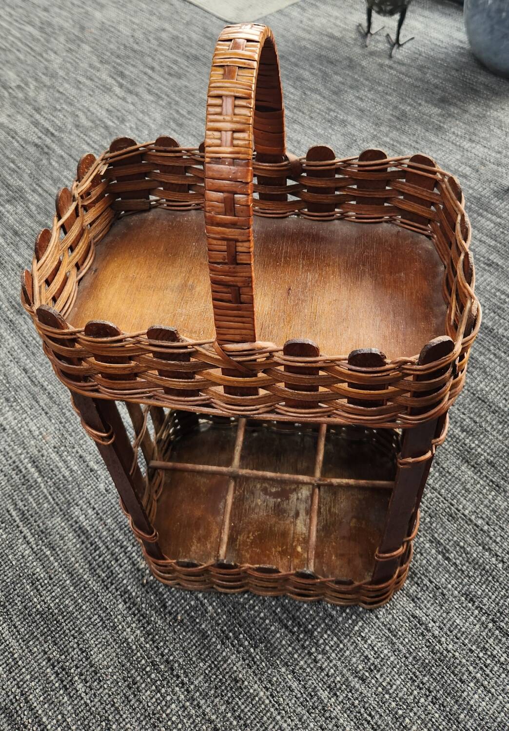 Vintage rattan bottle holder / servant