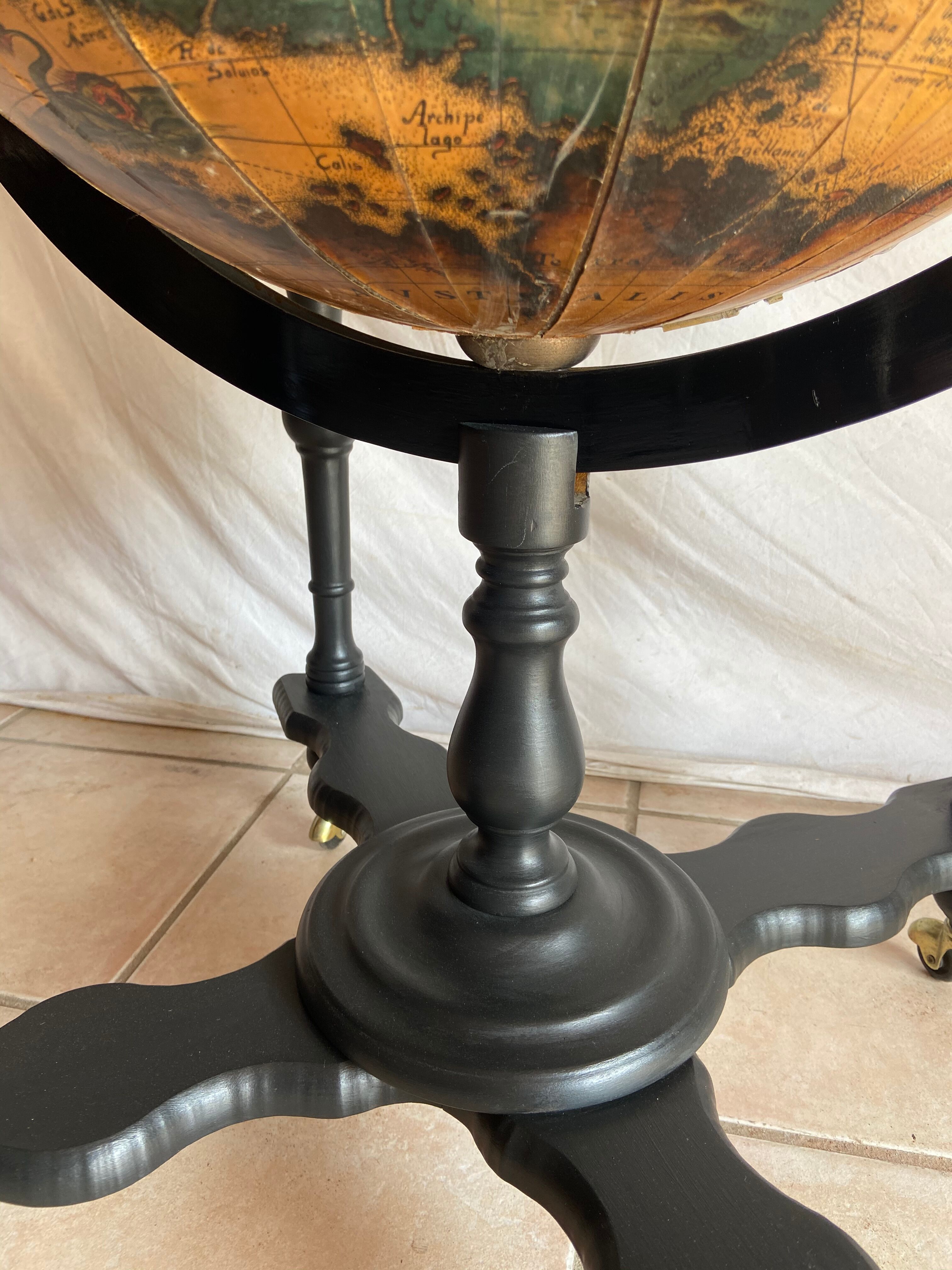 Vintage bar world map Italy 1970