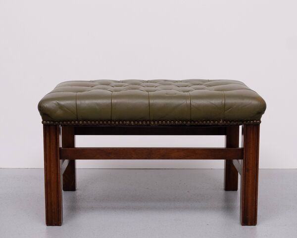 Repose-pieds Chesterfield en cuir vert avec capuchon, Angleterre, années 1960