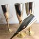 6 flûtes à champagne en laiton doré
