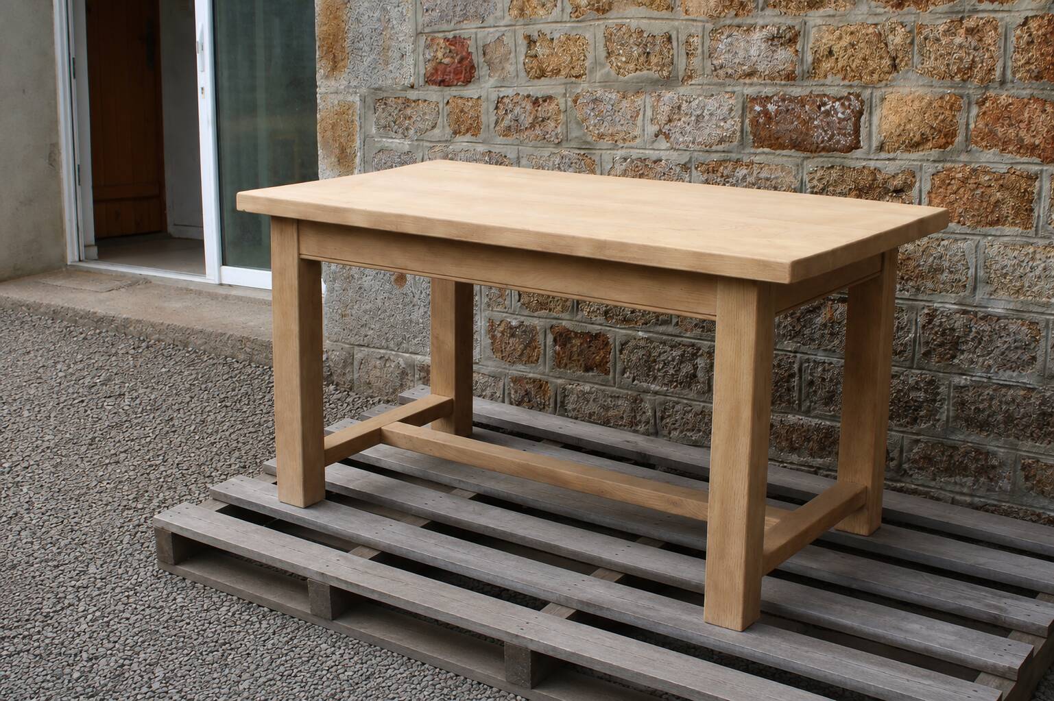 Solid oak farmhouse table – 4 to 6 diners