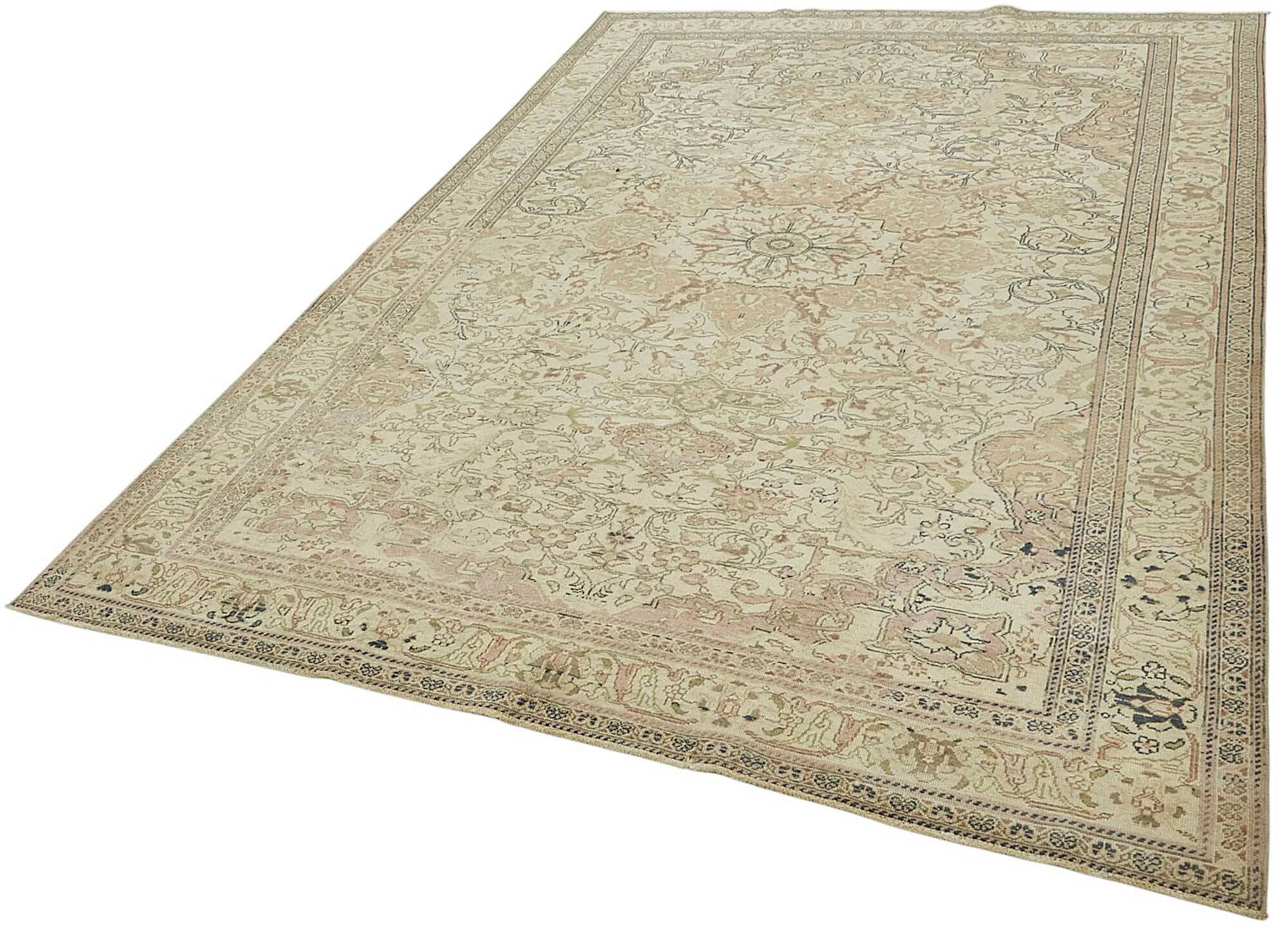 Turkish Vintage Anatolian Rug 194 cm x 288 cm
