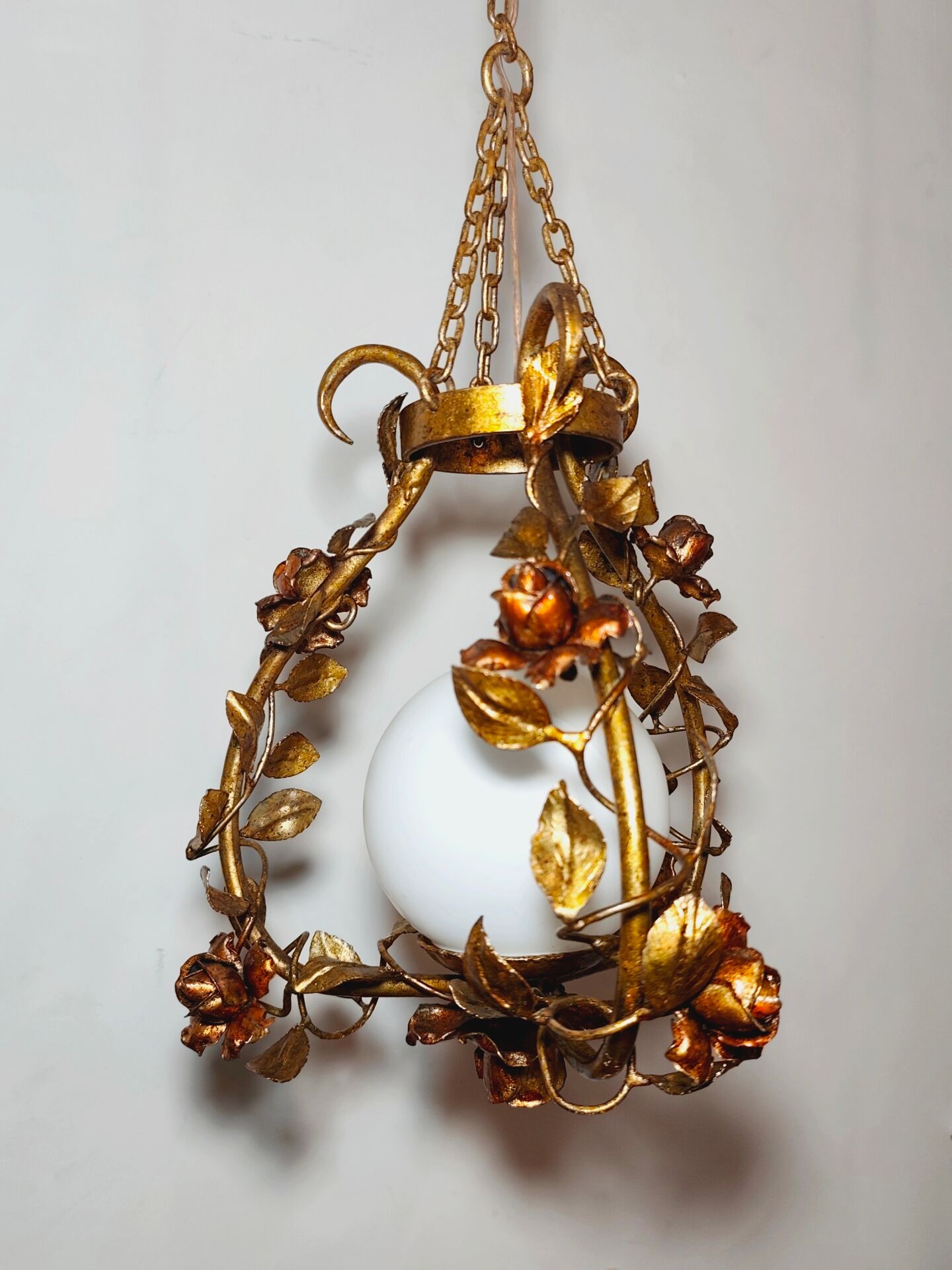 Suspension en fer forgé et enfeuille d'or, Espagne, années 1970