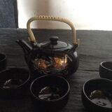 Teapot and cups