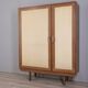 Meuble en bois à deux portes des années 1960, recouvert de tissu, de style italien.