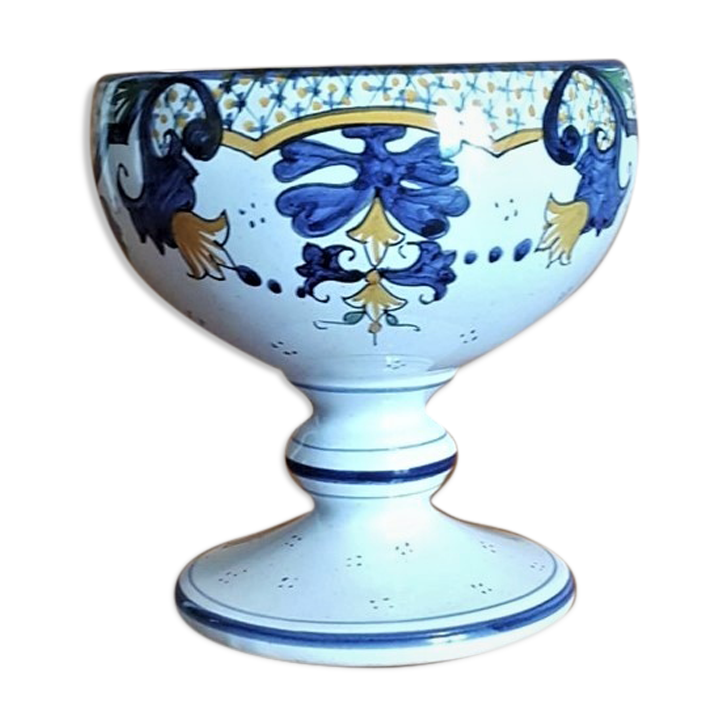 Cut on foot in earthenware Vieux Rouen signed R Tion