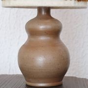 Lampe en grès, abat jour en  laine, années 70
