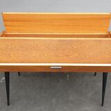 Console serves Singer Scandinavian design 1960