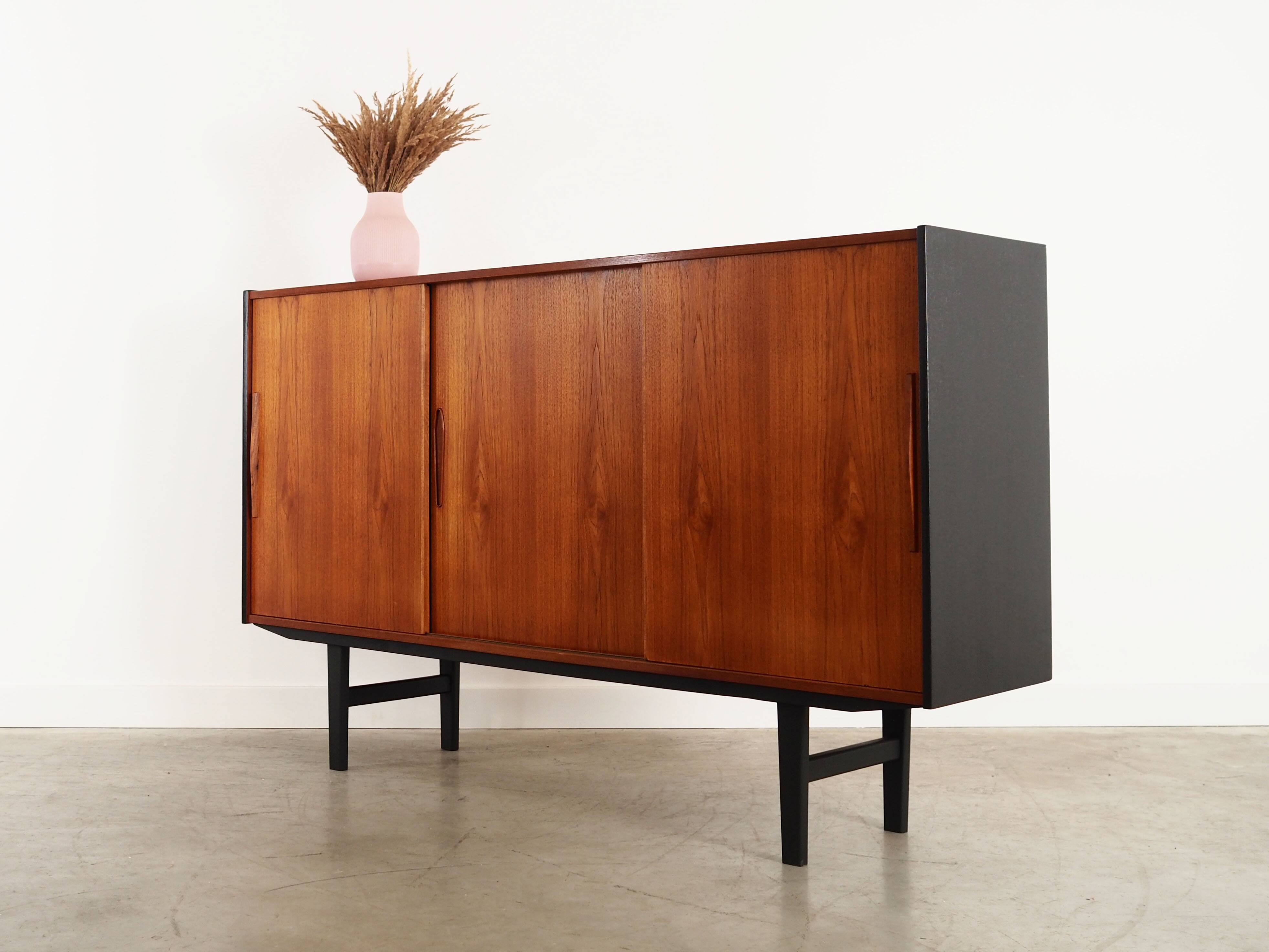 Buffet haut en teck, design danois, années 1960, production : Danemark