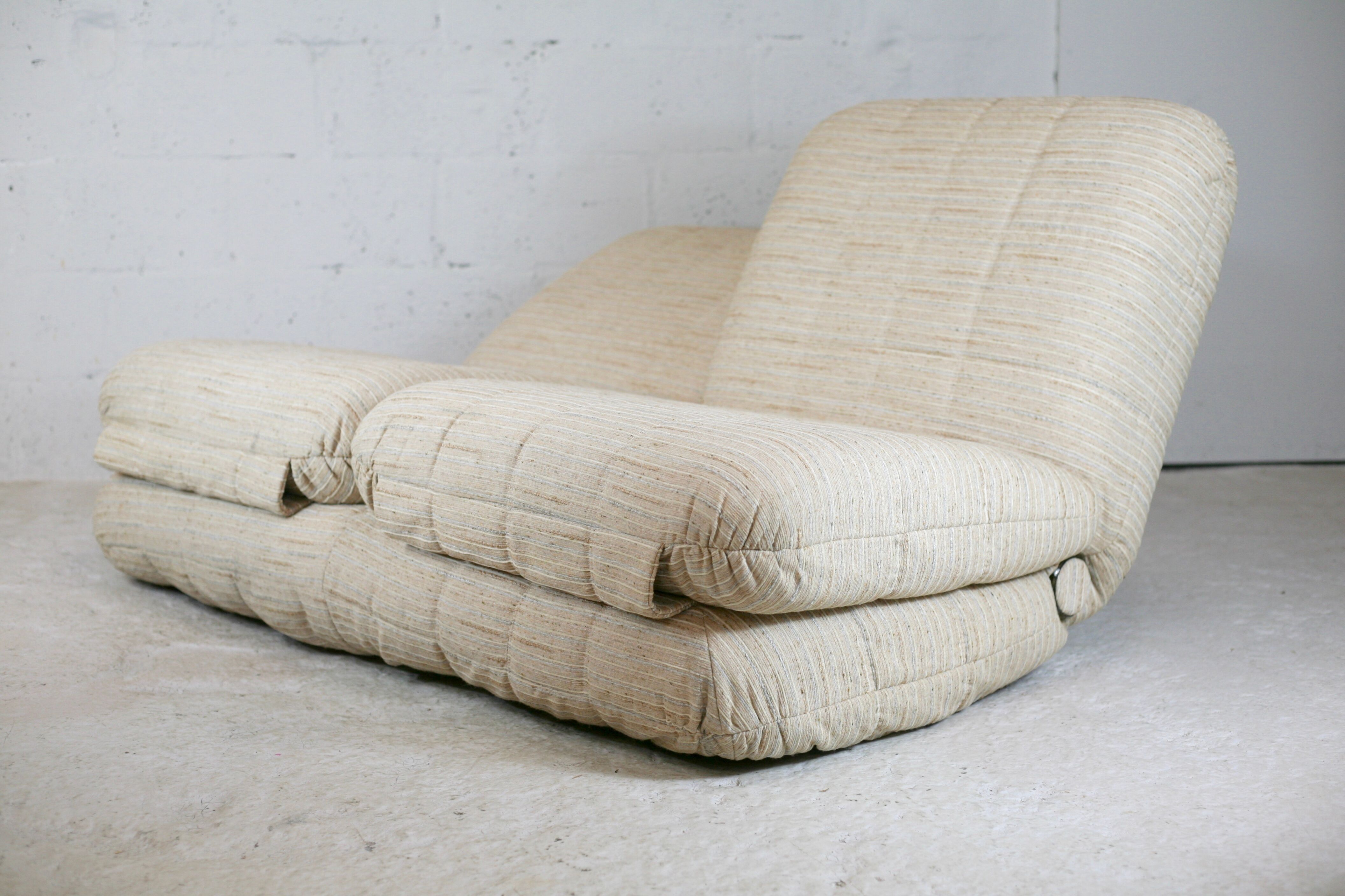 Reclining sofa color "crème chinée", France, circa 1970