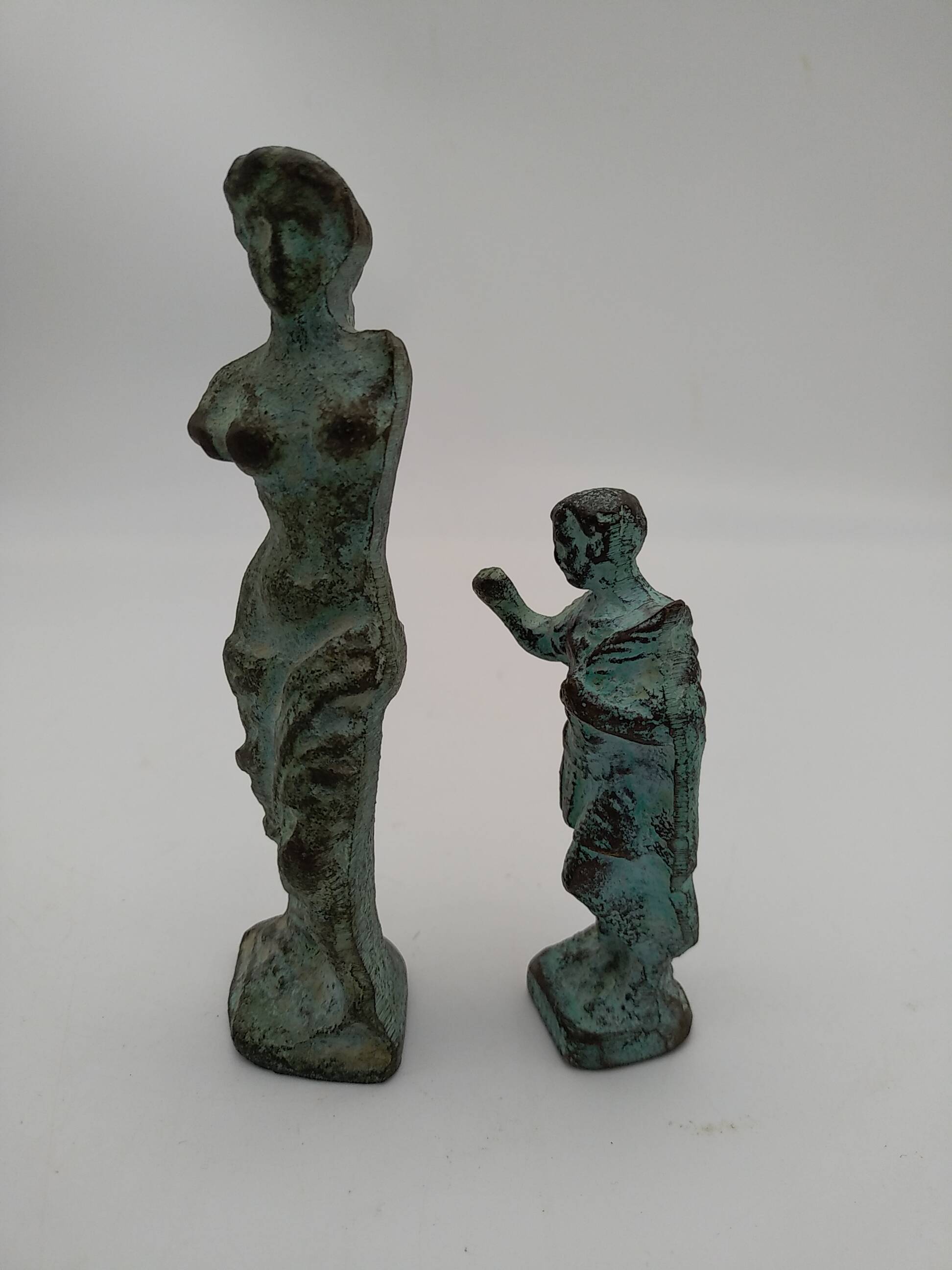 Bronze statuettes Venus de Milo and a Roman.