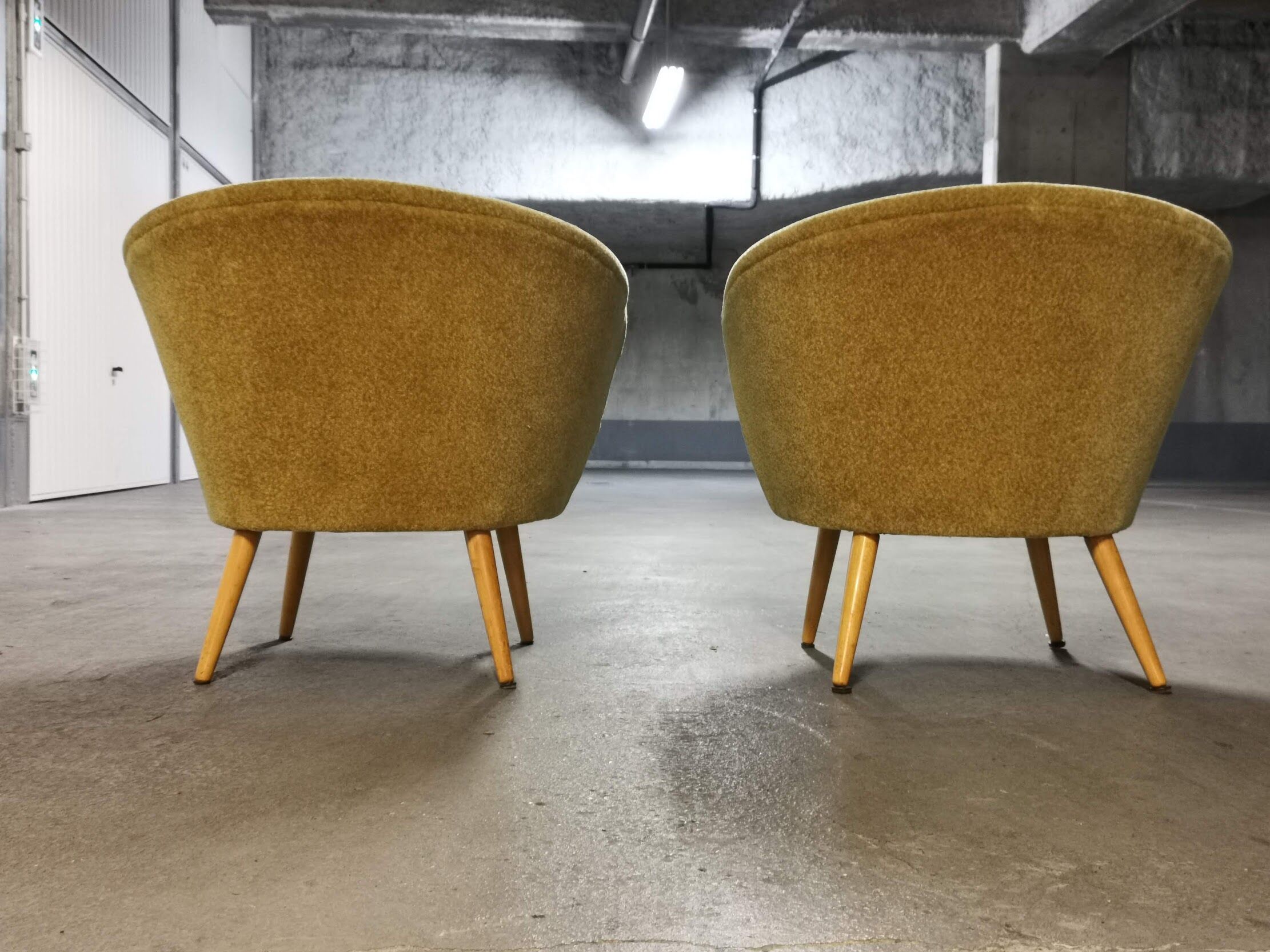 Chair round modernist graphic velvet thick yellow