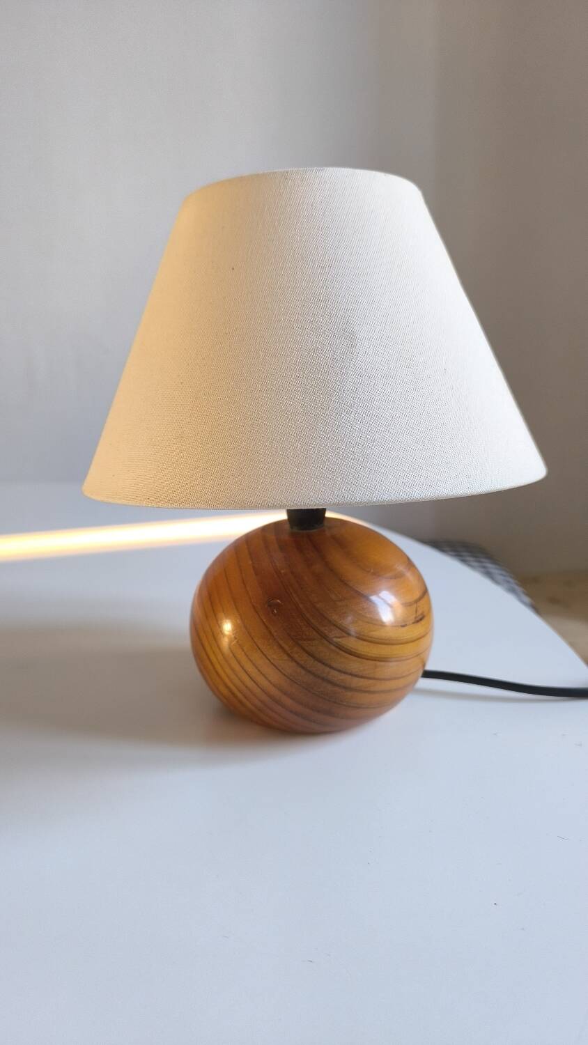 Solid wood ball lamp