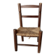 Chaise enfant vintage en bois foncé et assise en paille tressée