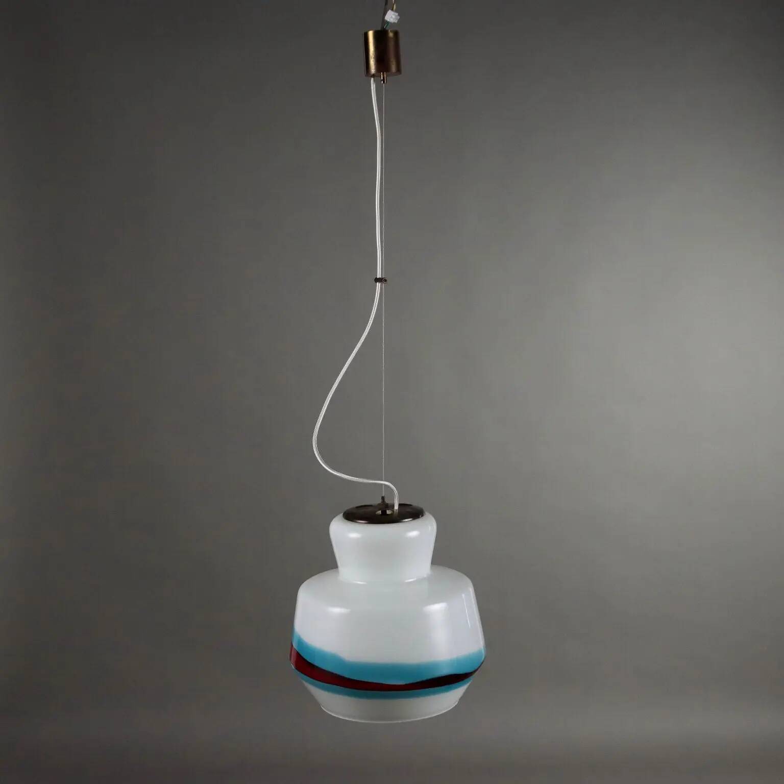 Suspension vintage en verre opalin et laiton, Italie, années 1960