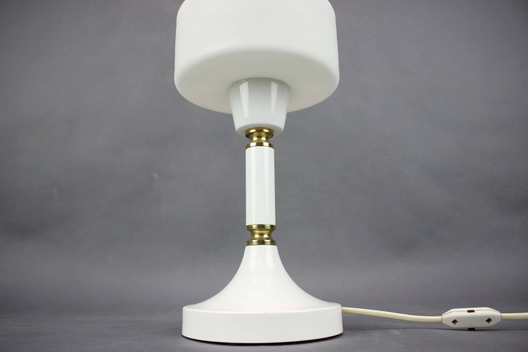 Lampe de Table en Verre Opalin et Laiton Drukov Brno, Tchécoslovaquie, 1970s