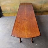 Étonnante table ovale en chêne XIX ème