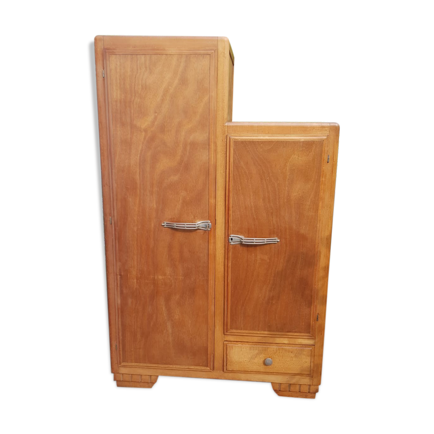 Asymmetrical cabinet 1940