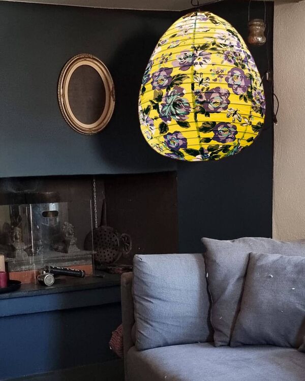 Suspension en tissus en forme de poire imprimee