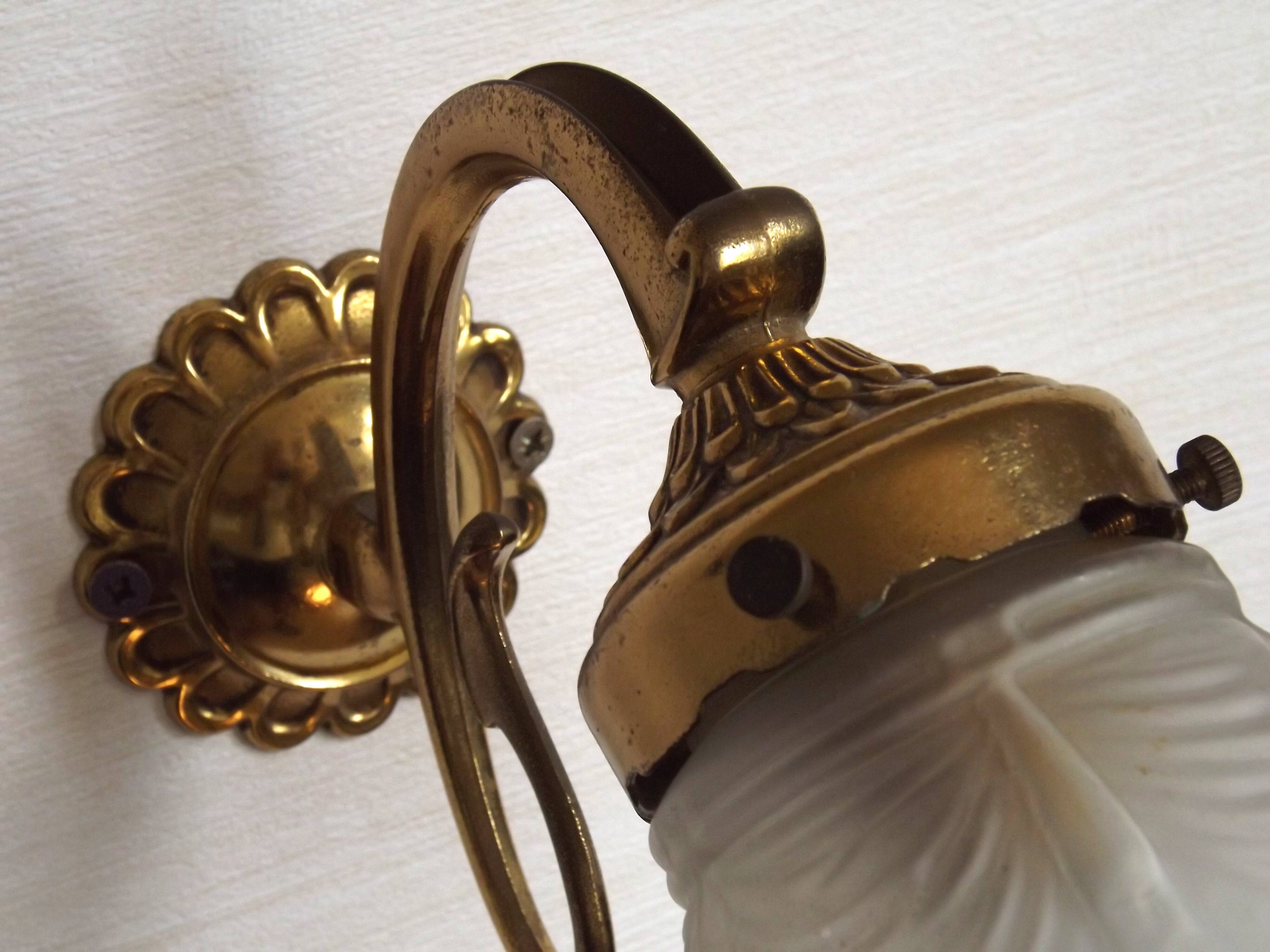 French Vintage Brass Single Wall Light Patterned Frilled Glass Shade
