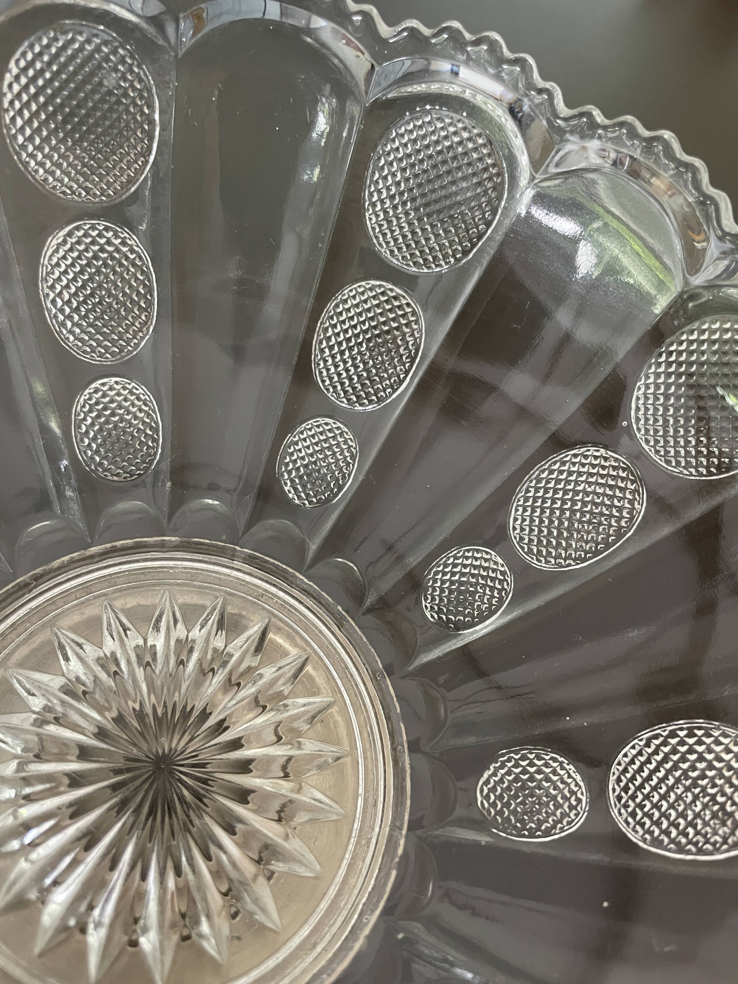 Free-standing fruit bowl