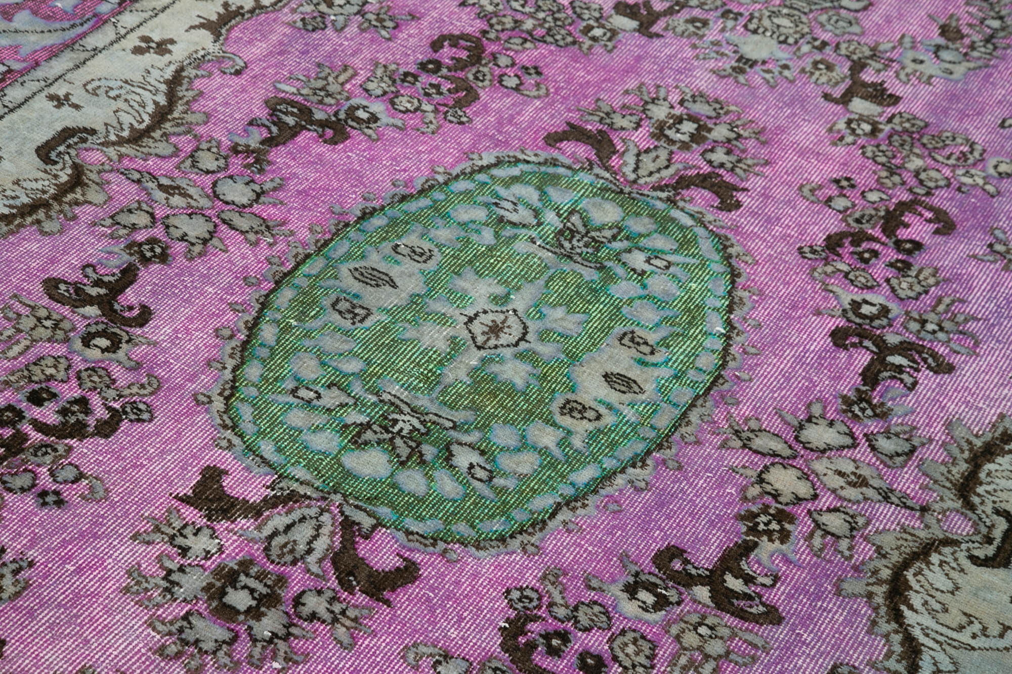 Handmade Vintage Turkish 1980s 175 cm x 278 cm Pink Rug