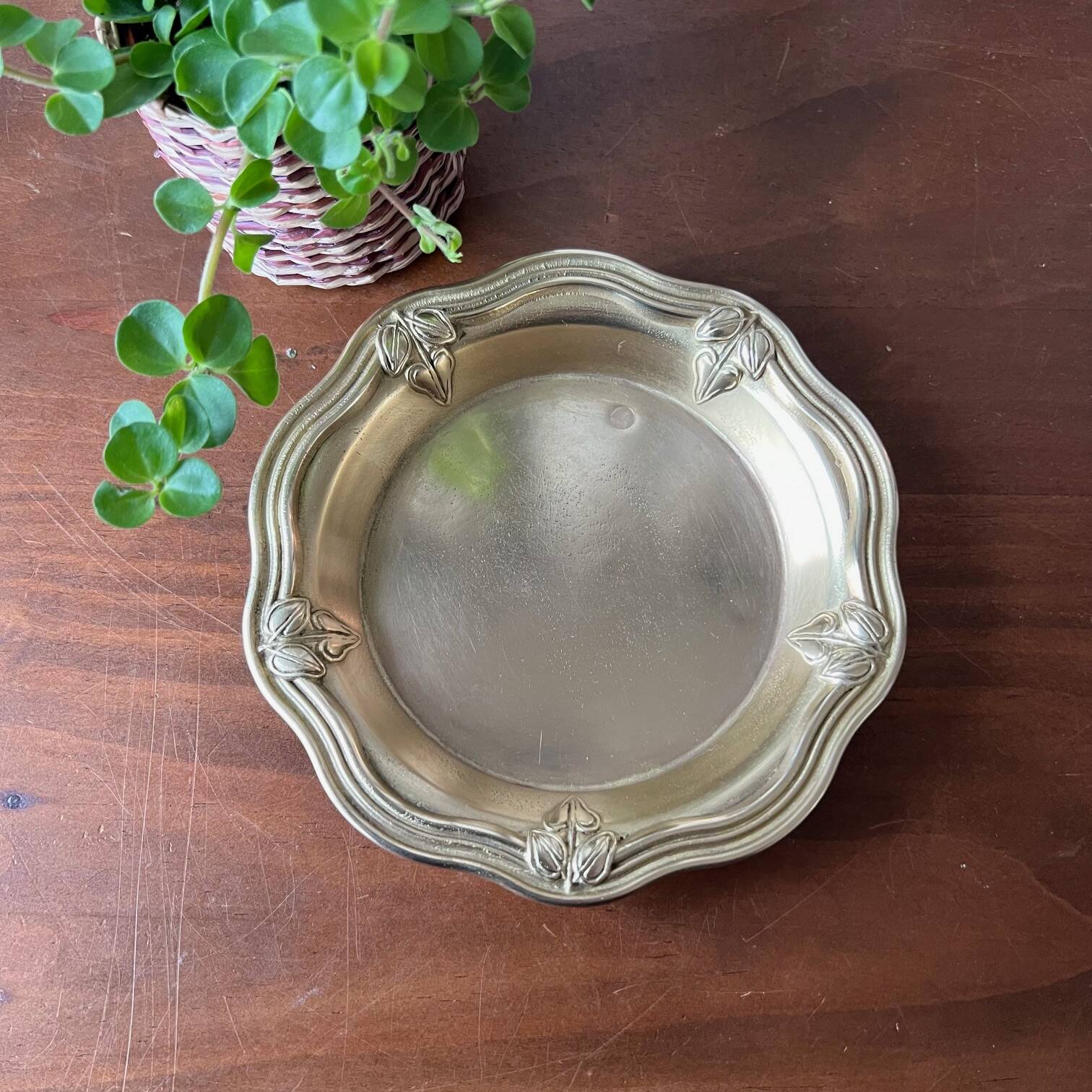 Bronze cup, chiseled