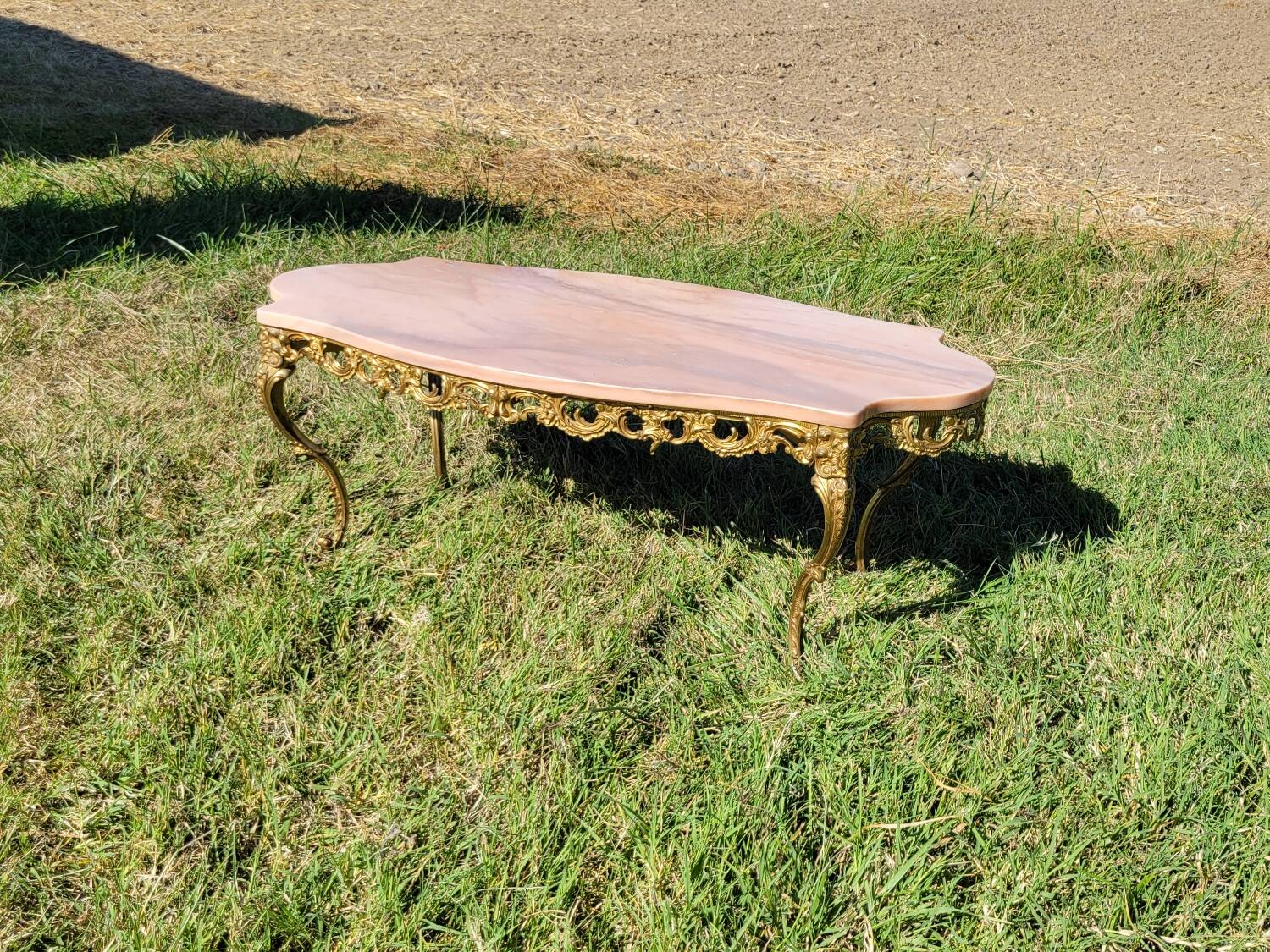 Louis XV coffee table in pink marble