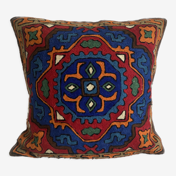 Hand-embroidered wool cushion cover 40x40 cm