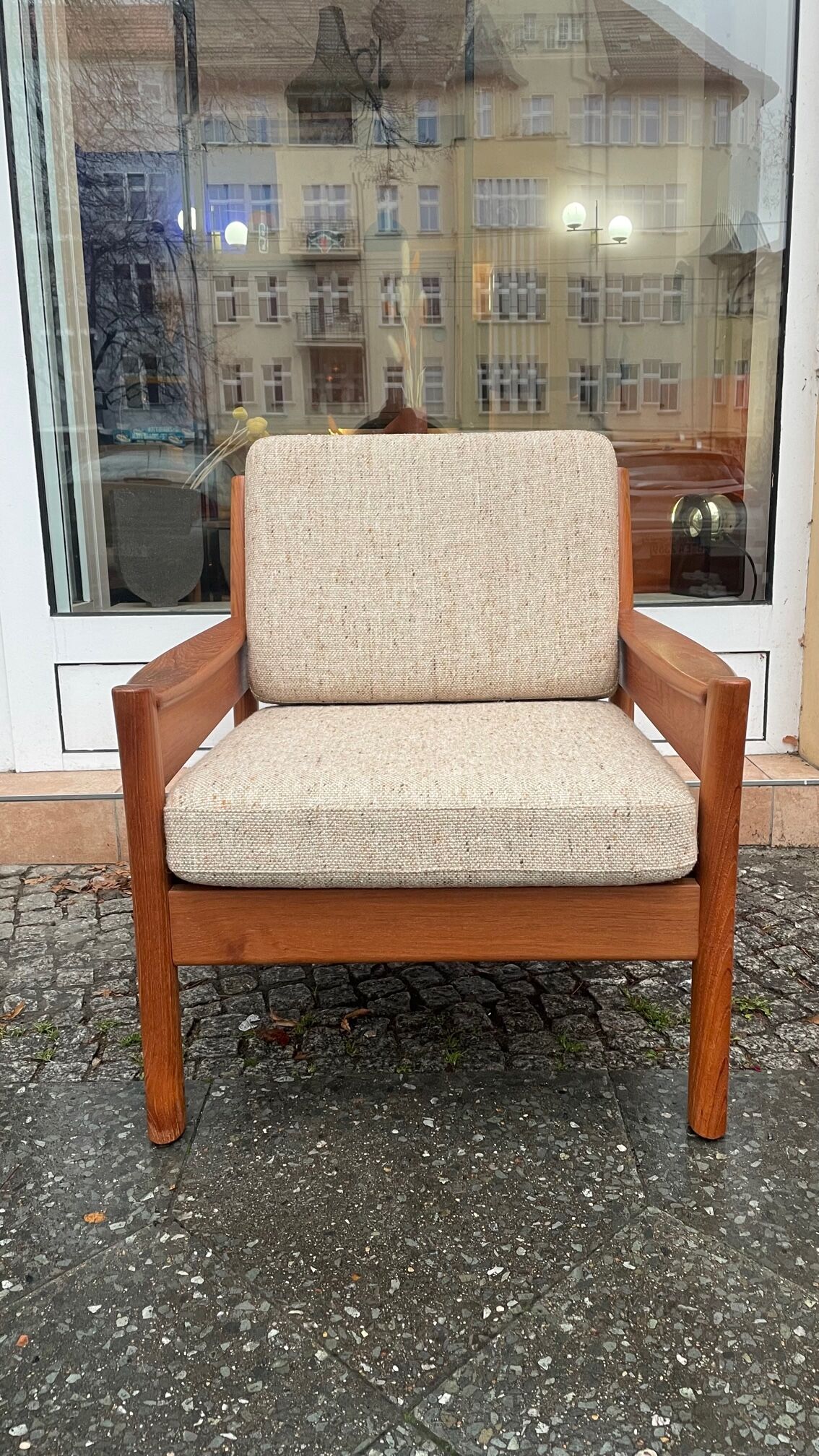 Danish armchair of the 60s in wood and wool of the brand Dyrlund