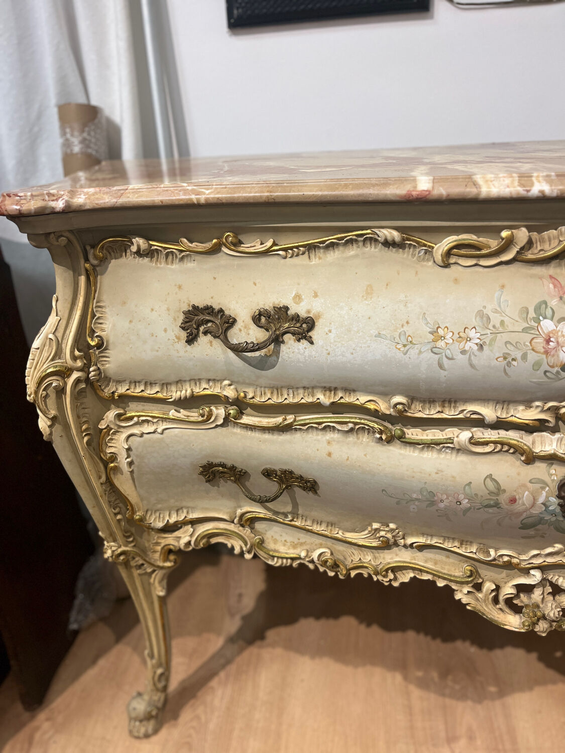 Hand painted Venetian chest of drawers