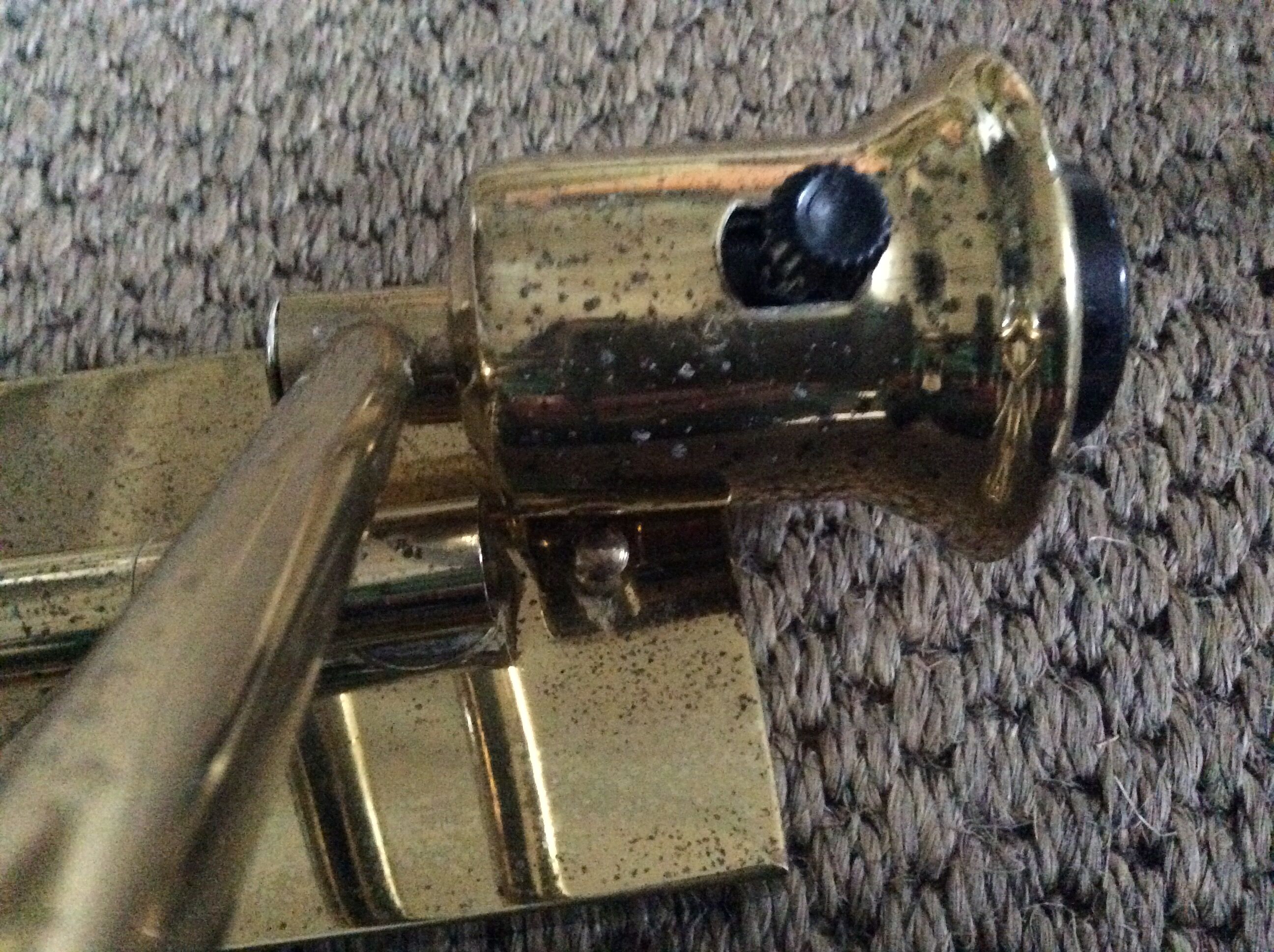 Wall lamp in gold metal