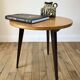 Table basse tripode en bois et marqueterie bicolore design scandinave 1950
