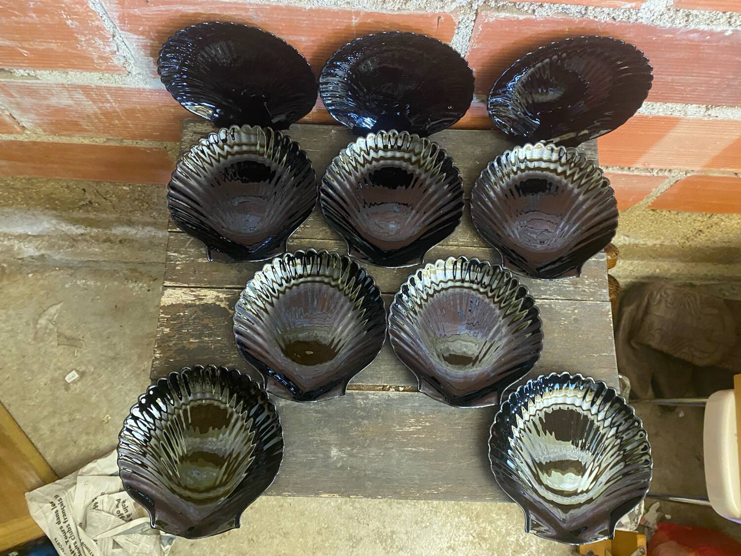 Set of 10 ARCOROC Shell-Shaped Plates Black Opaline 1970s