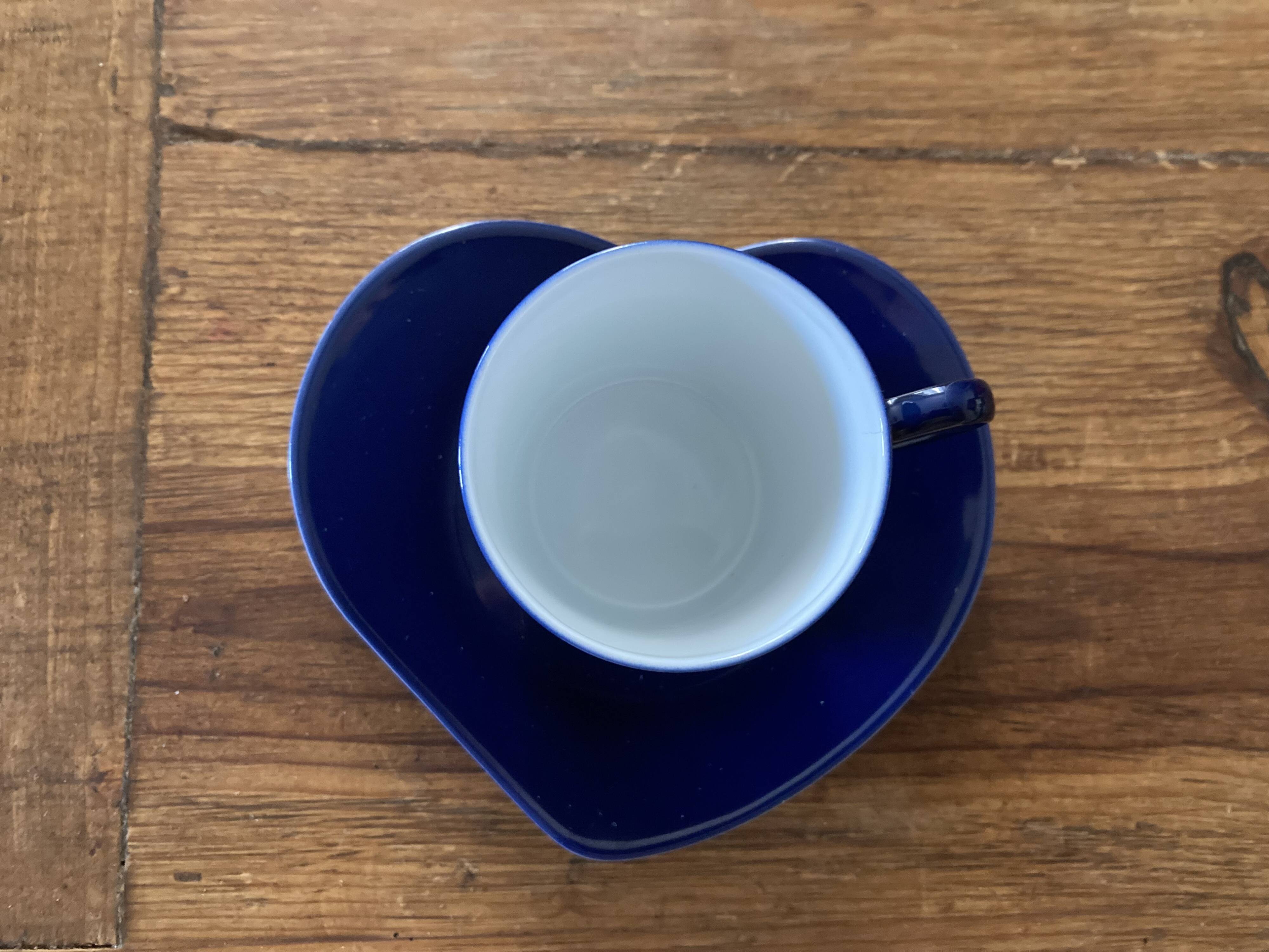 Coffee cups/saucers