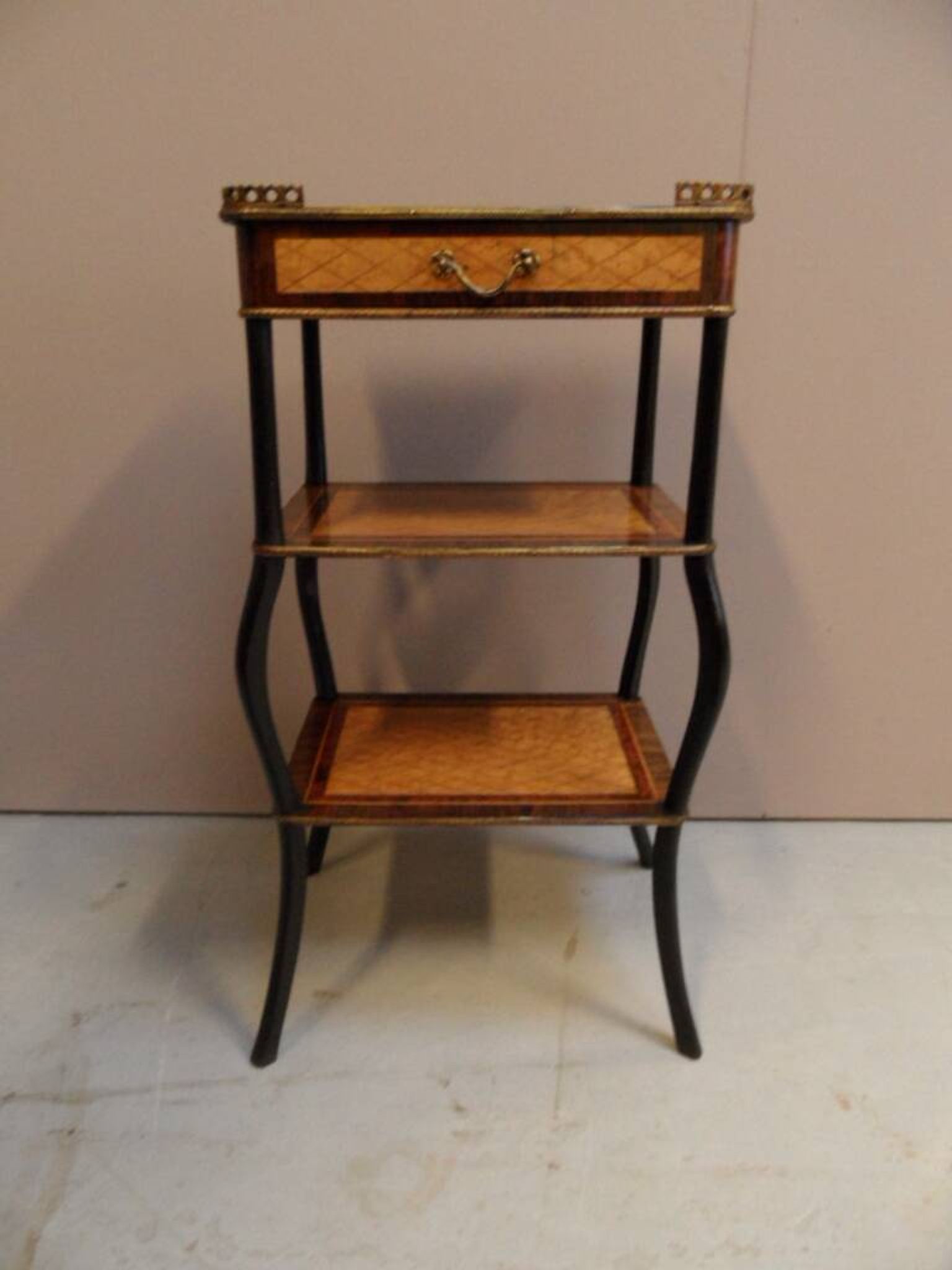 Table d'appoint antique Napoléon 3 avec marqueterie