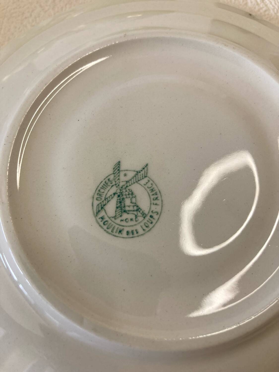 Yellow and white cups and saucers with gold trim Moulin des loups