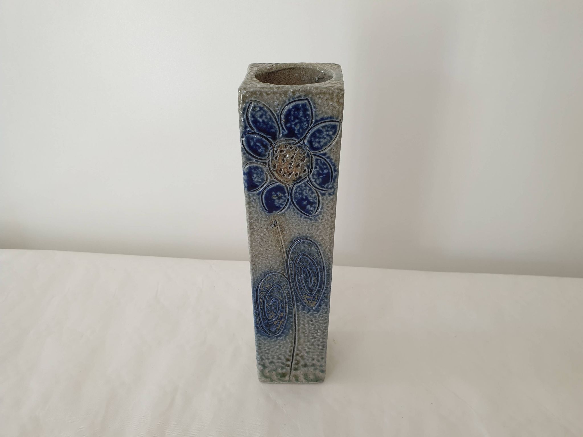Vase carré en céramique grès signé Jean Claude Monange
