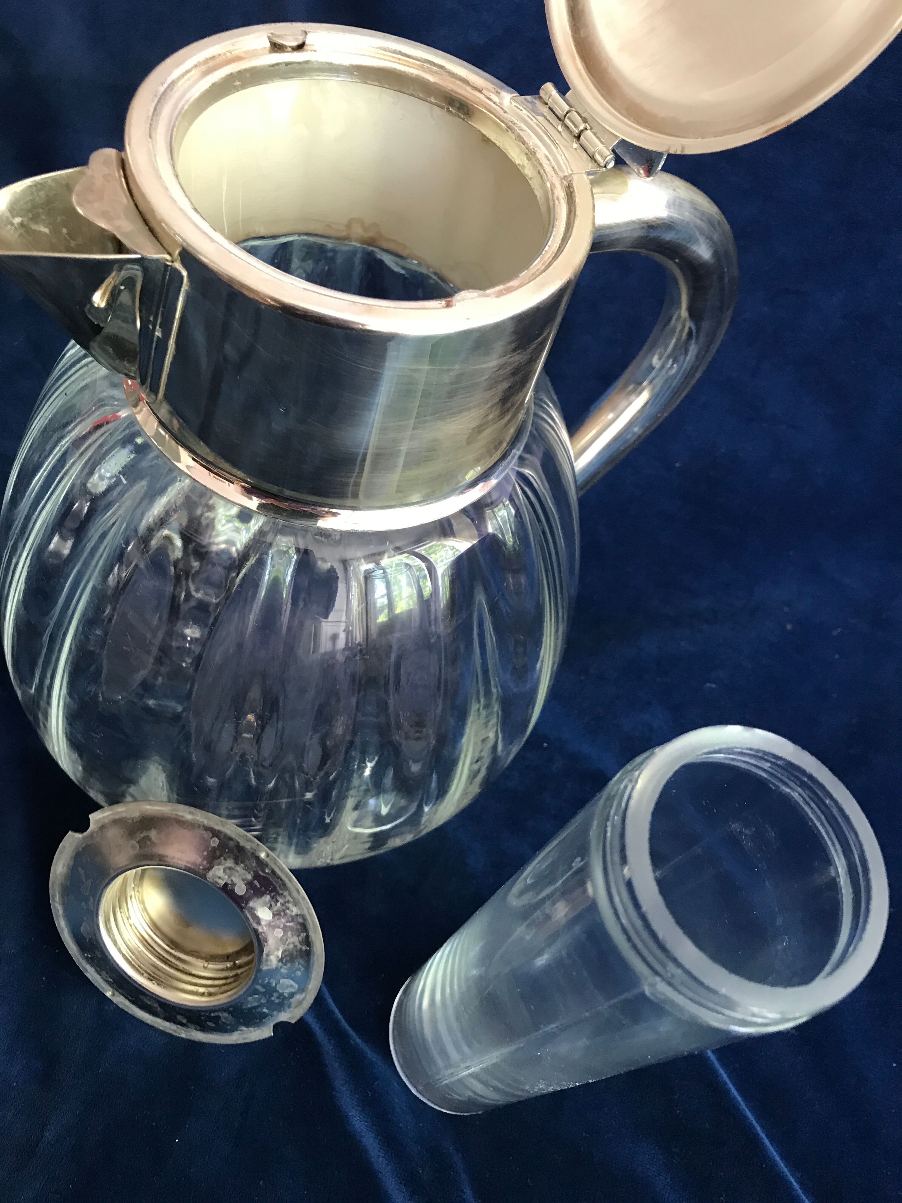 Large pitcher decanter with an ice cooler tube