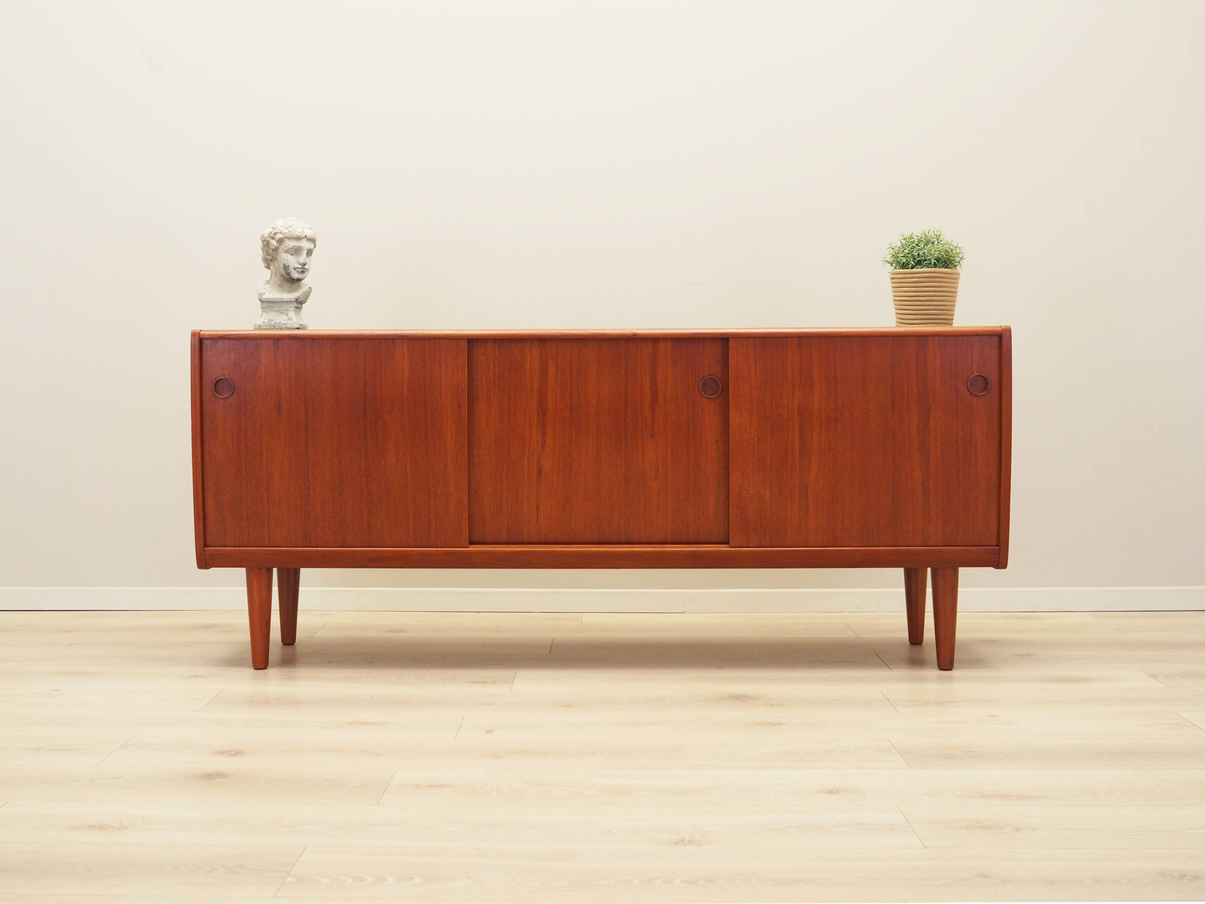 Buffet en teck, design danois, années 1970, production : Danemark