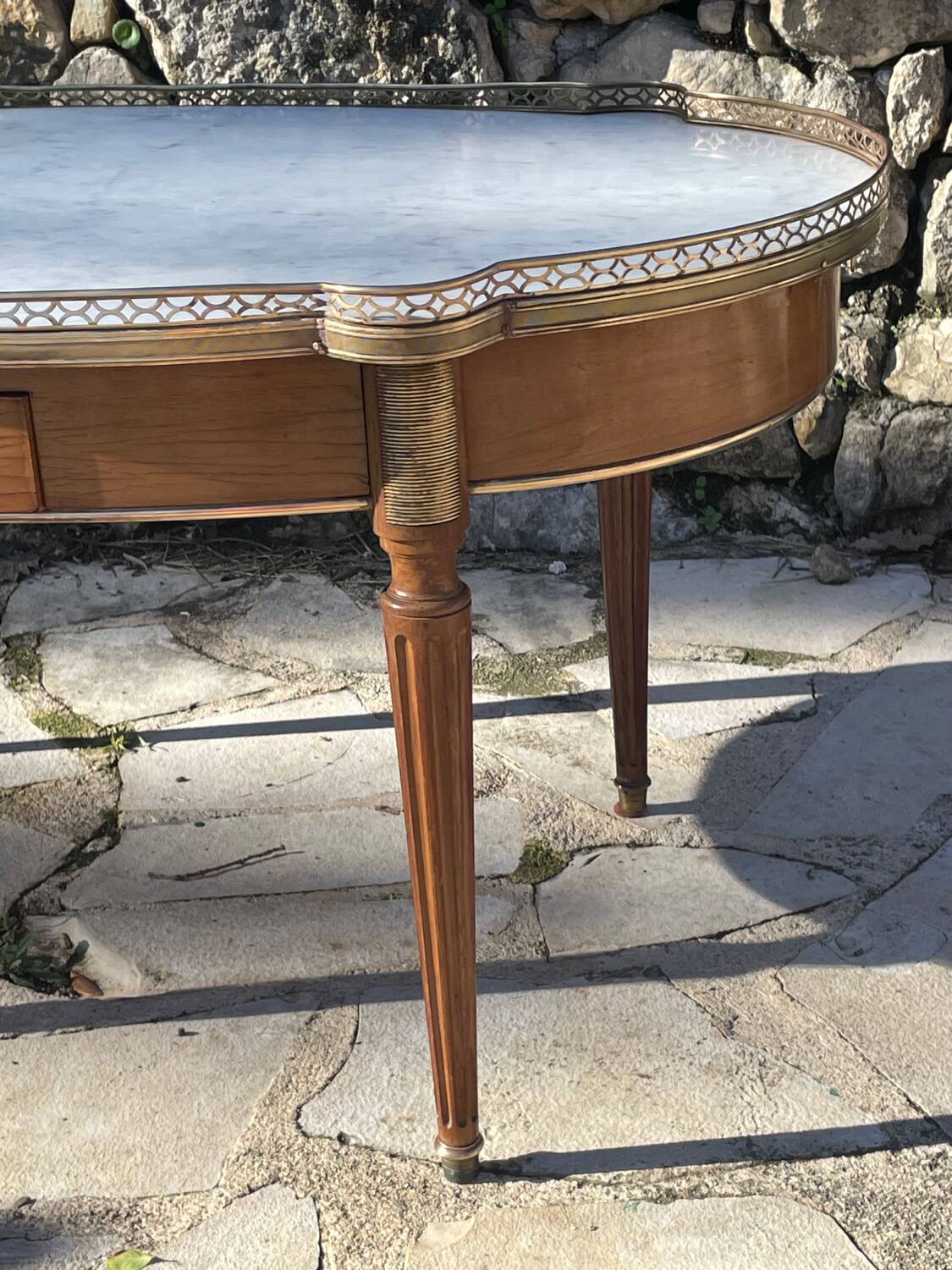 Bouillotte coffee table in blond mahogany, Louis XVI style, 20th century period