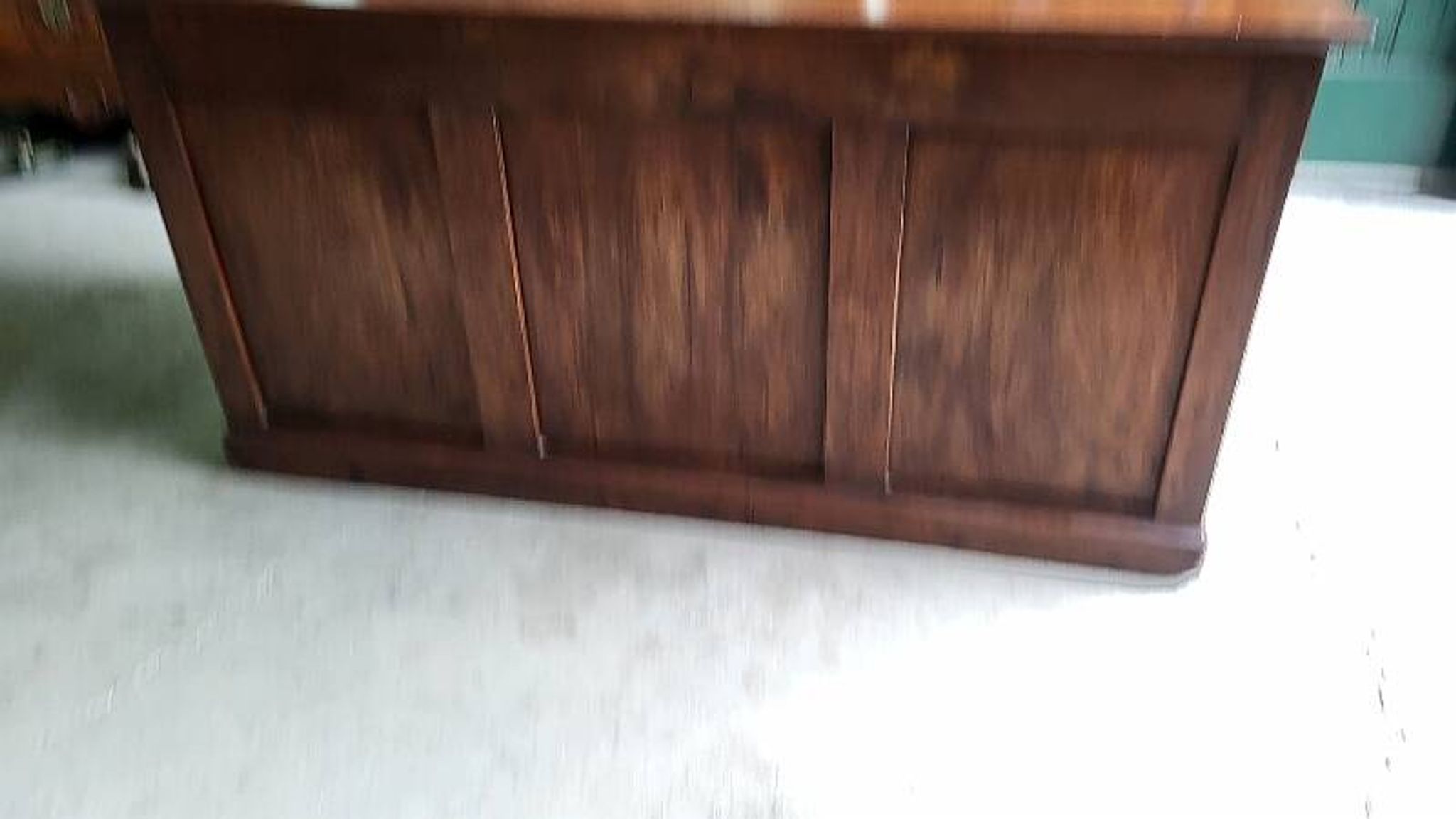 BUREAU A 9 TIROIRS EN NOYER 1900