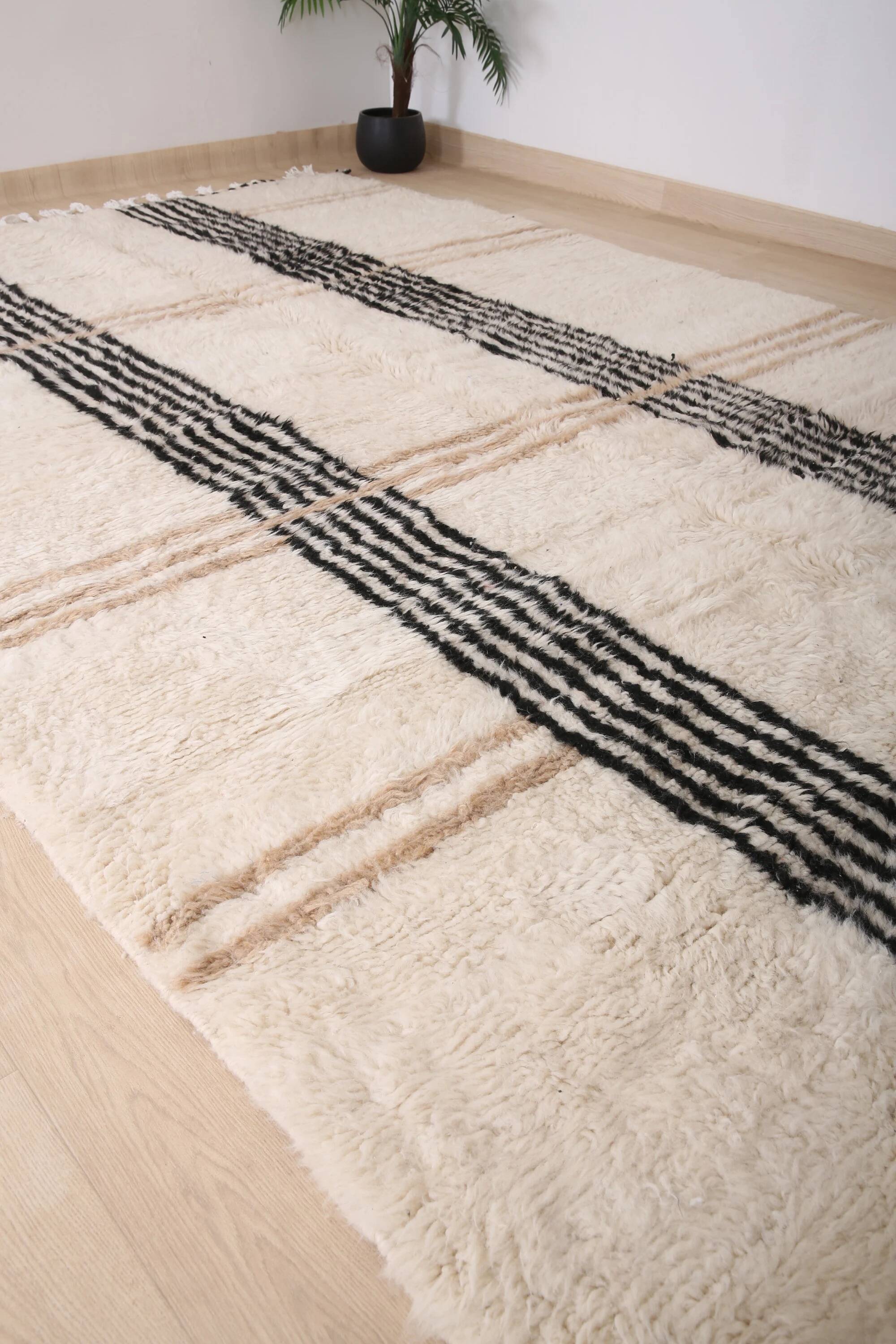 Moroccan rug made of natural wool, handmade, 2.5x1.5 m.